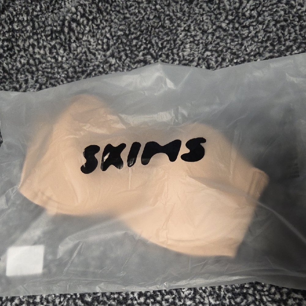 SKIMS BRA